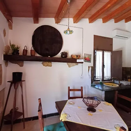Country House La Virgy With Exclusive Pool And Sea View بيت للعطل