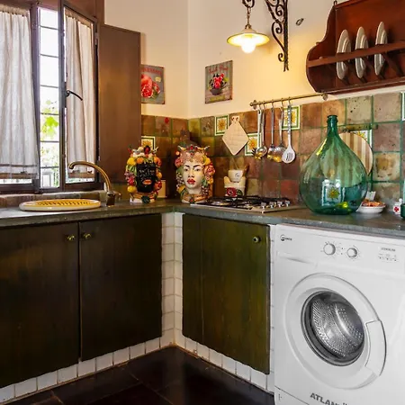 Country House La Virgy With Exclusive Pool And Sea View بيت للعطل أفولا